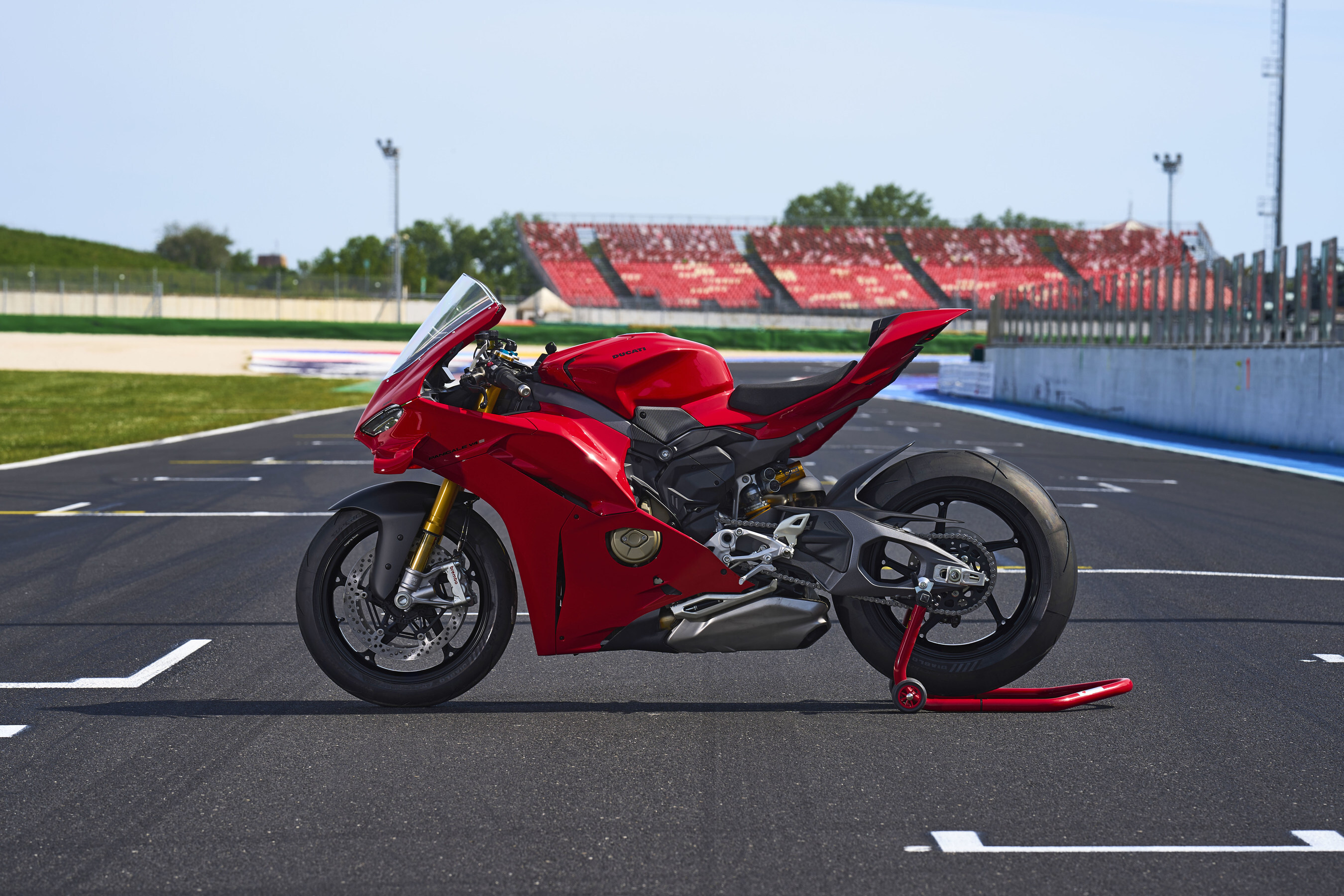 2025_Ducati_Panigale_V4_1.jpg